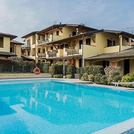 Hoya Apartment Сірміоне Екстер'єр фото