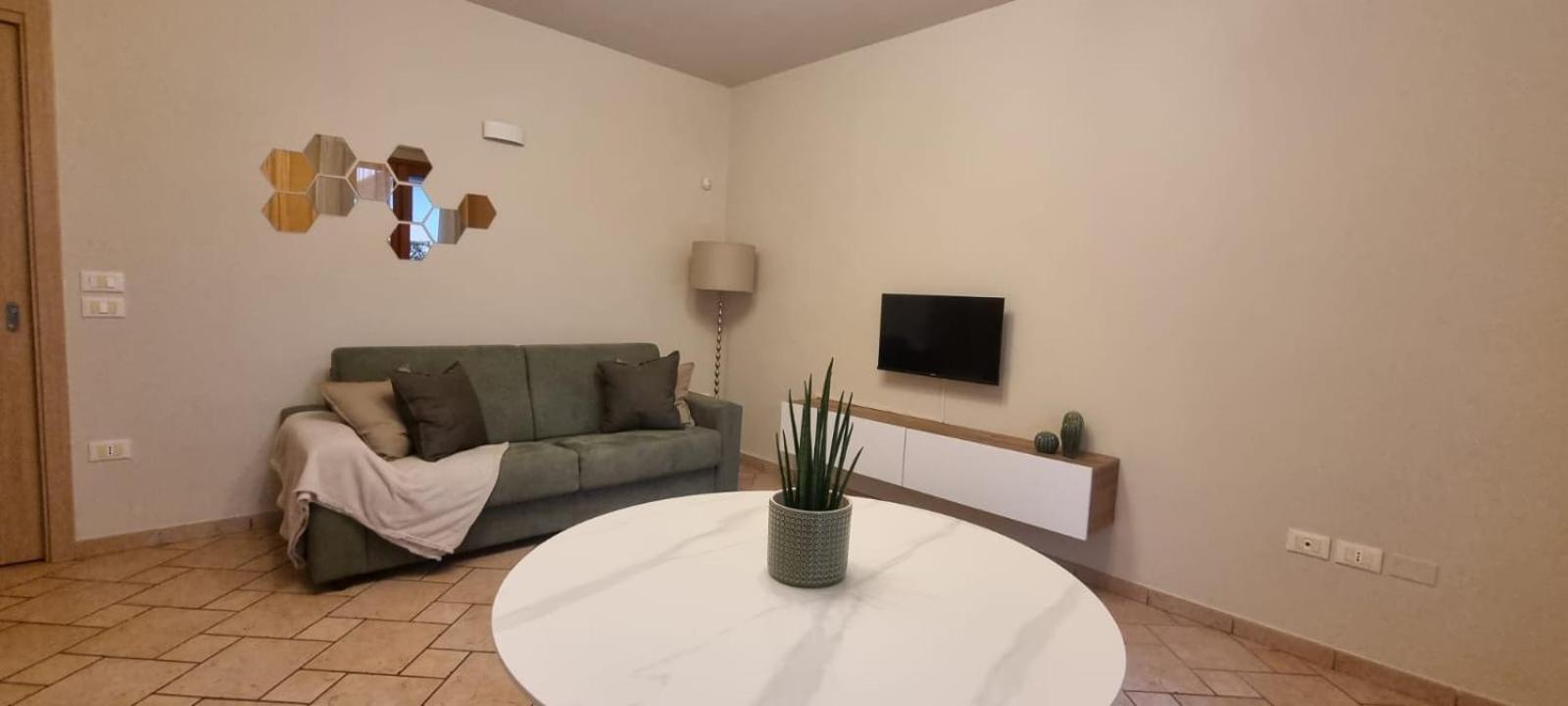 Hoya Apartment Сірміоне Екстер'єр фото