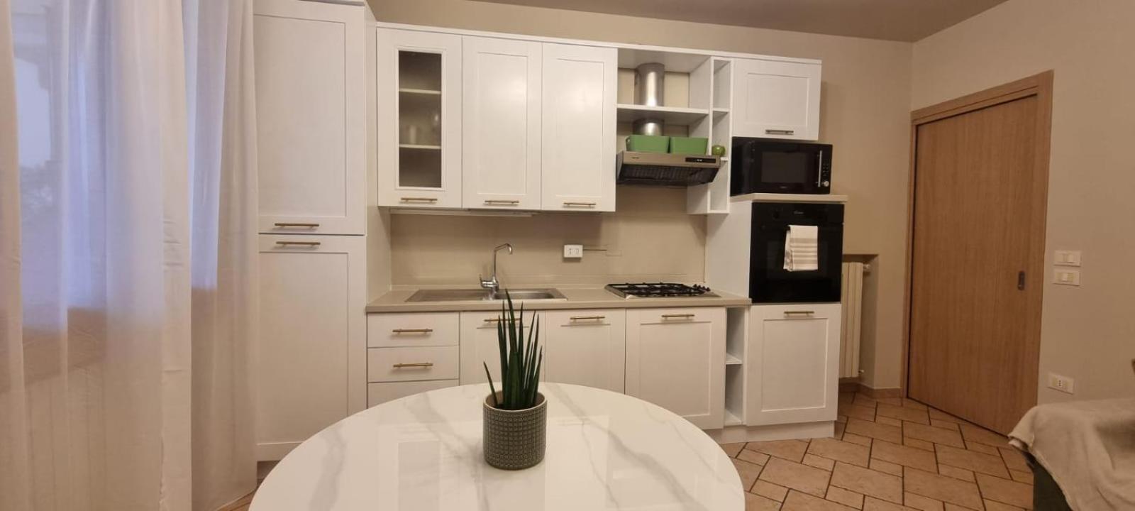 Hoya Apartment Сірміоне Екстер'єр фото