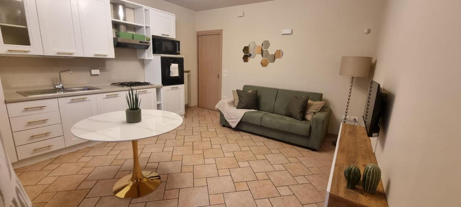 Hoya Apartment Сірміоне Екстер'єр фото