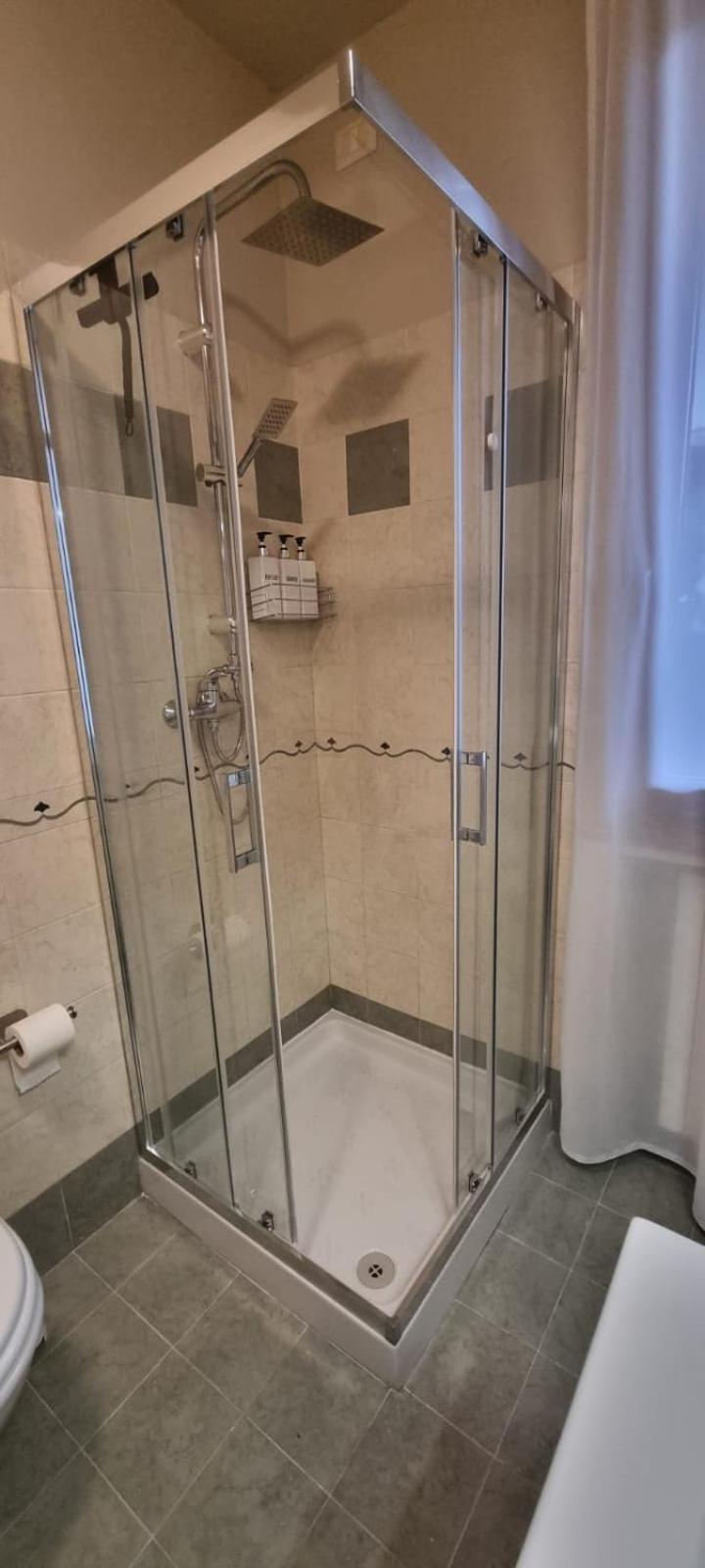 Hoya Apartment Сірміоне Екстер'єр фото