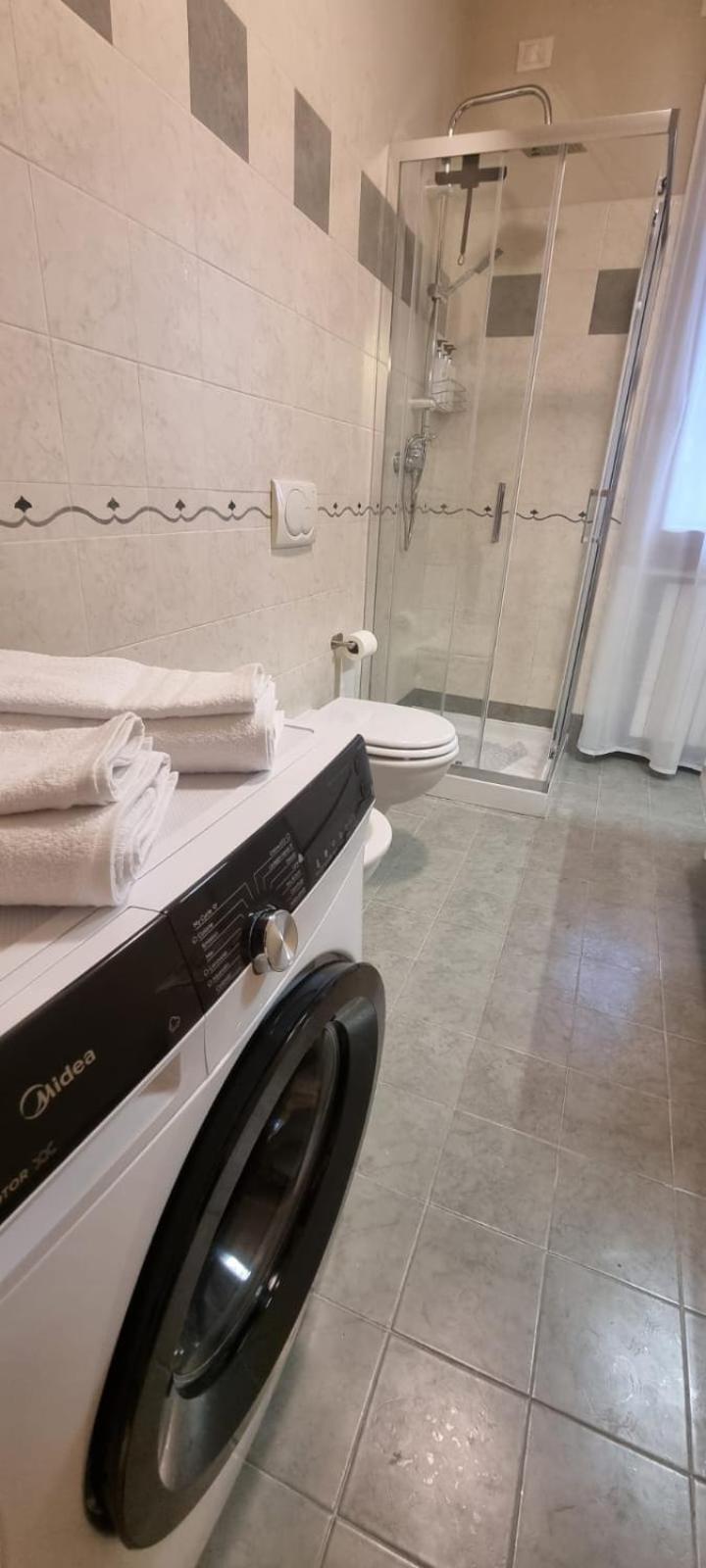 Hoya Apartment Сірміоне Екстер'єр фото