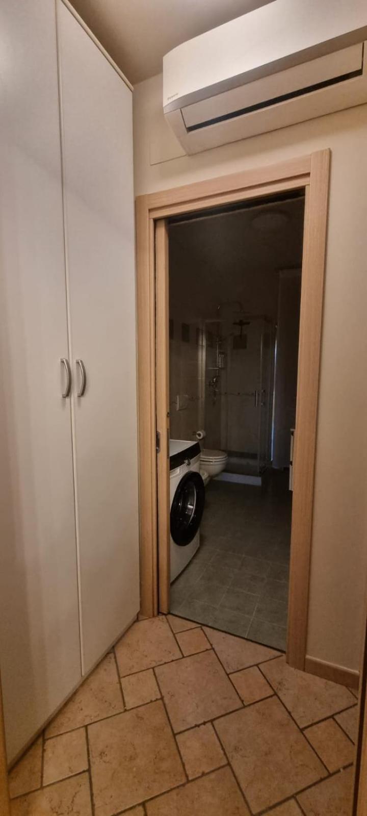 Hoya Apartment Сірміоне Екстер'єр фото