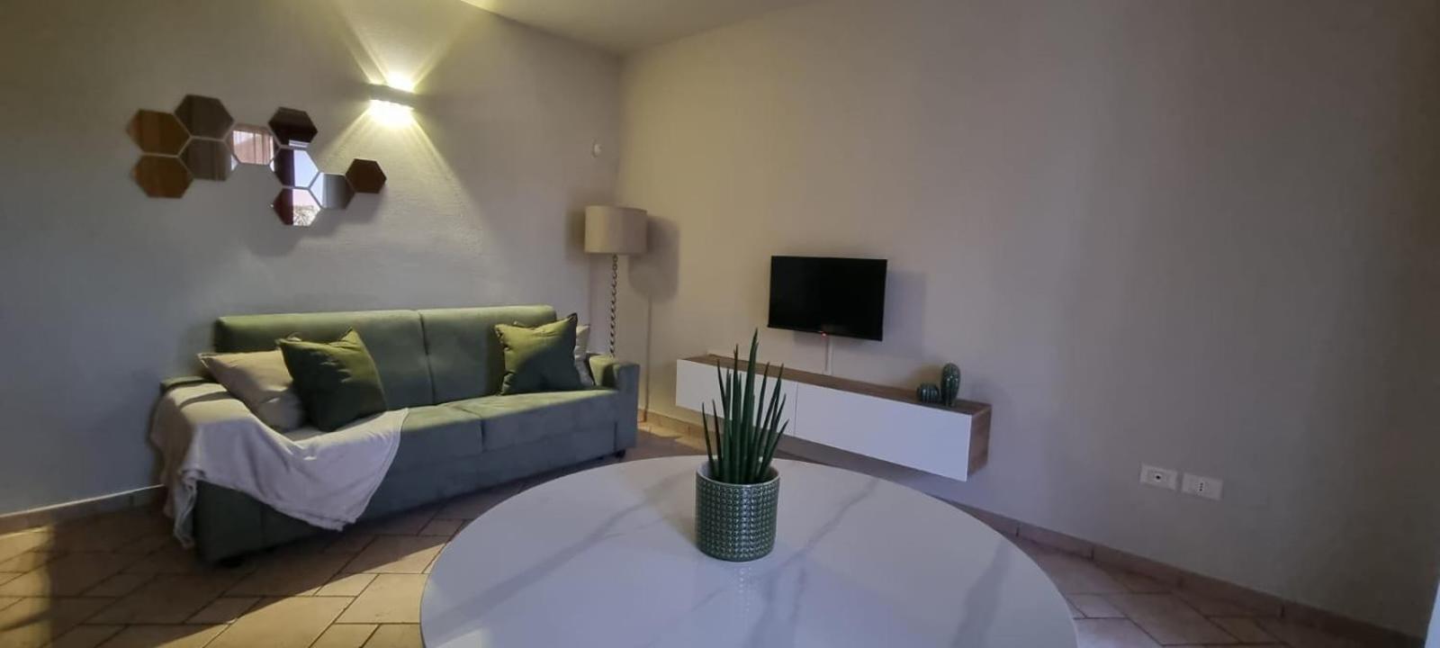 Hoya Apartment Сірміоне Екстер'єр фото