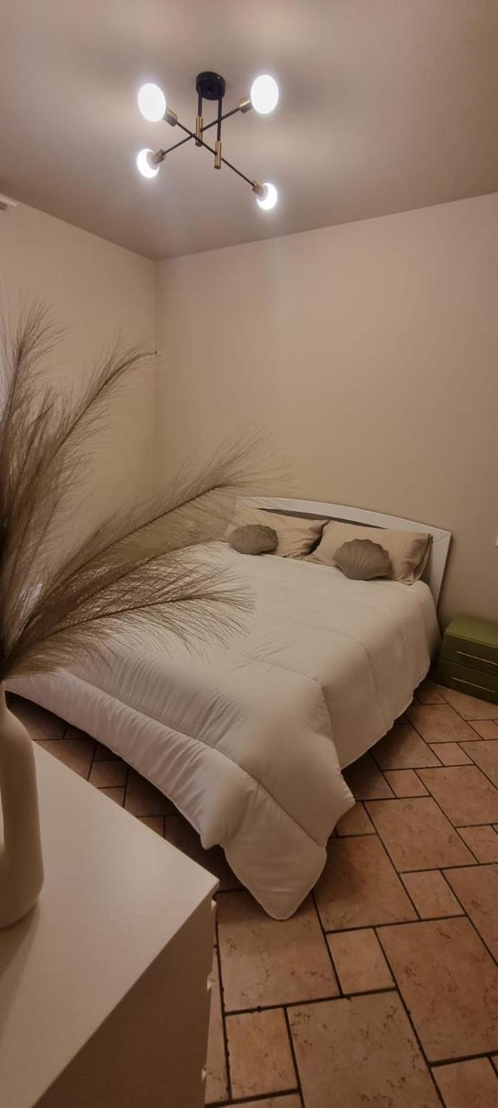 Hoya Apartment Сірміоне Екстер'єр фото