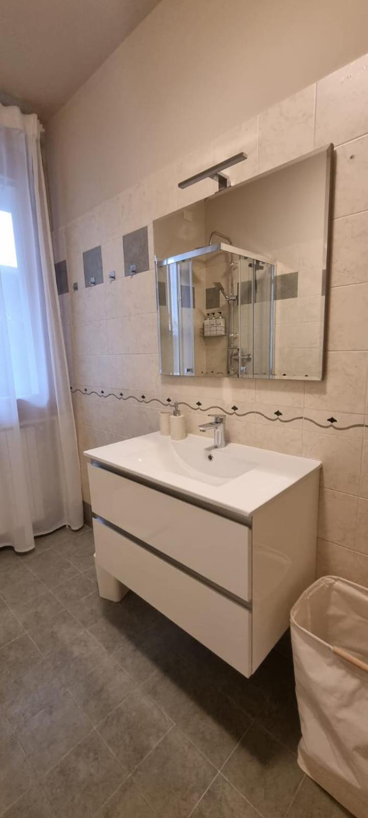 Hoya Apartment Сірміоне Екстер'єр фото