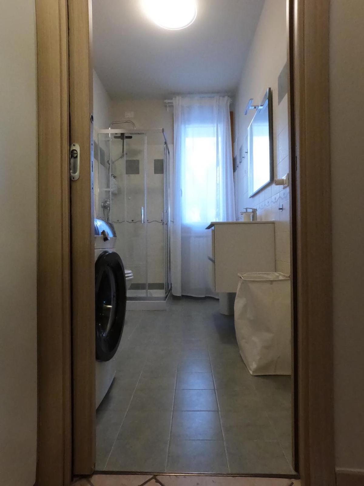 Hoya Apartment Сірміоне Екстер'єр фото