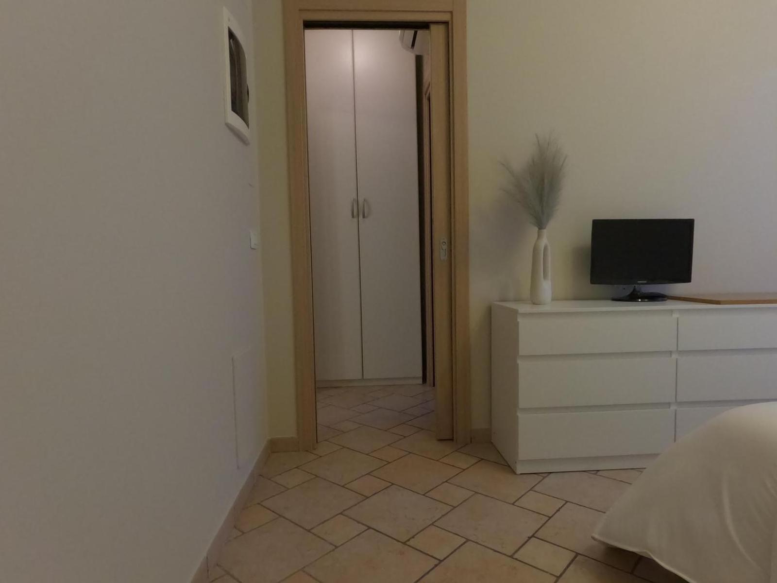Hoya Apartment Сірміоне Екстер'єр фото